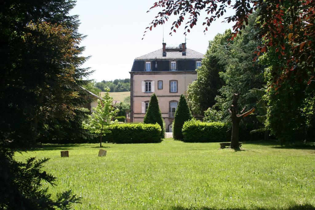 Le Clos Des Noyers Bed & Breakfast Combronde